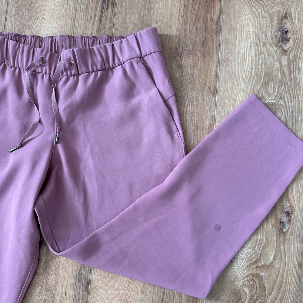 Lululemon On The Fly 7/8 length pants